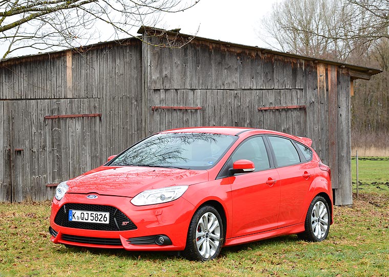 Форд производитель. Ford Focus St 3-й генерации. Форд фокус 2018 оранжевый. Форд фокус St Жигули 05.