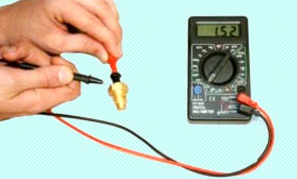Как проверить датчик температуры жидкости. Проверка датчика указателя температуры охлаждающей жидкости ВАЗ 2114. Мультиметр датчик Приора. Как проверить датчик температуры охлаждающей жидкости мультиметром. Замер сопротивления датчика вентилятора ВАЗ 2110.