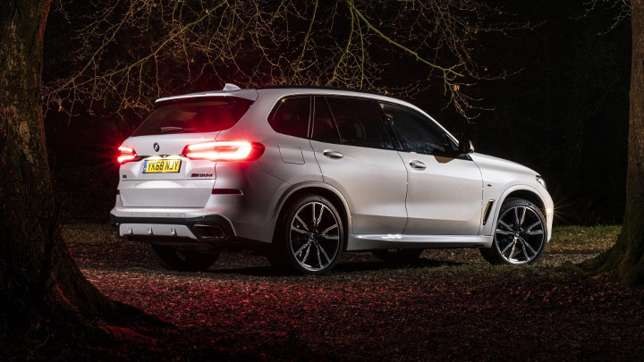 White 5g. BMW x5 m50. BMW x5 50d. БМВ x5 m50d. БМВ x5m 2019.