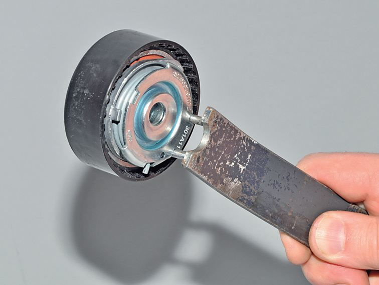 Замена ролика натяжителя Замена ролика натяжителя