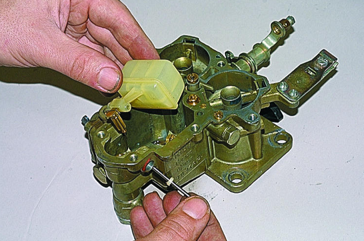 Поплавок к 151. Шайбы карбюратора к 151. Карбюратор к151 в УАЗ. Игла карбюратора к 151 Пекар.