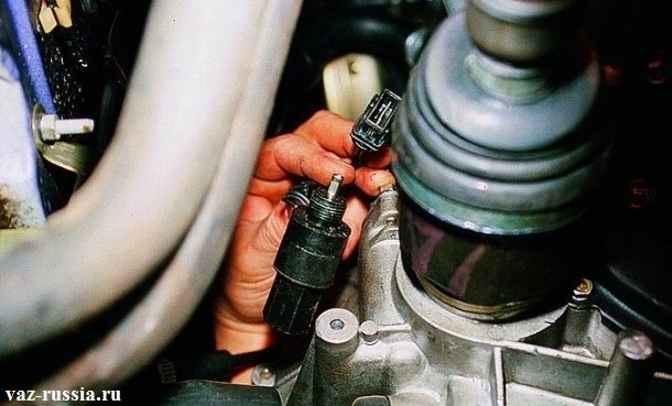 Снятие датчика, со своего установочного места